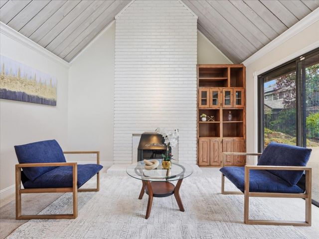 327 Hawthorne Avenue, Los Altos, CA 94022