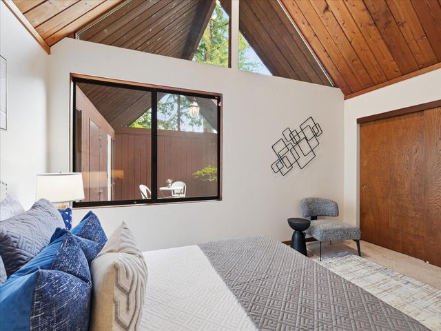 327 Hawthorne Avenue, Los Altos, CA 94022