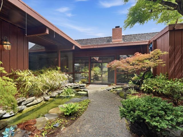 327 Hawthorne Avenue, Los Altos, CA 94022