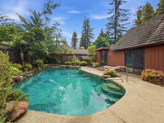 327 Hawthorne Avenue, Los Altos, CA 94022