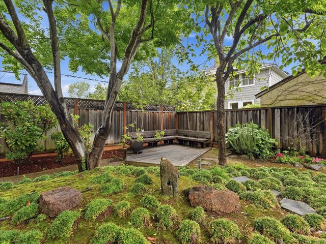 327 Hawthorne Avenue, Los Altos, CA 94022