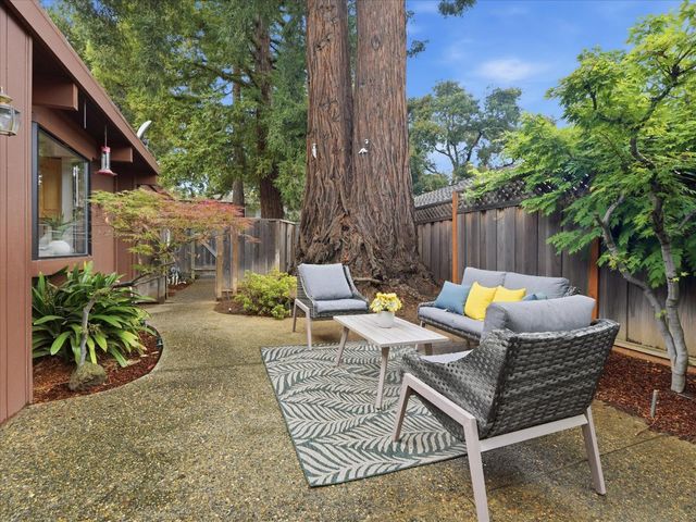 327 Hawthorne Avenue, Los Altos, CA 94022
