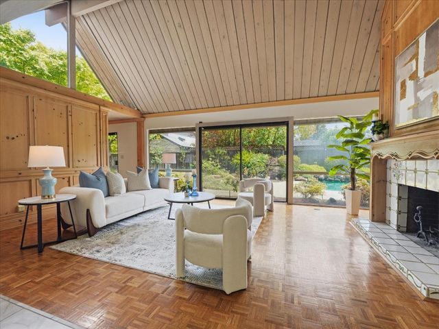 327 Hawthorne Avenue, Los Altos, CA 94022