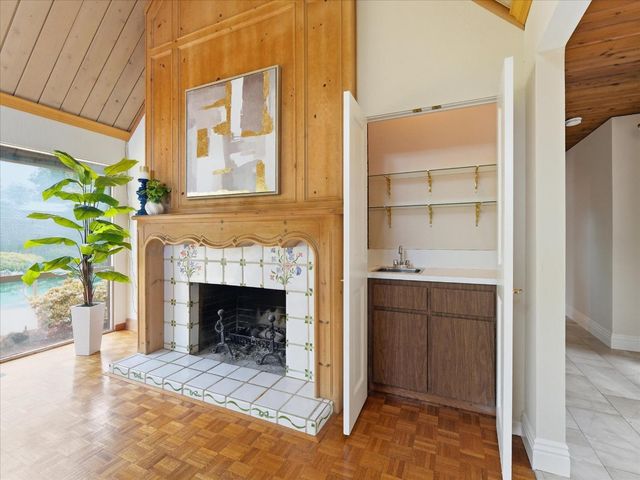 327 Hawthorne Avenue, Los Altos, CA 94022