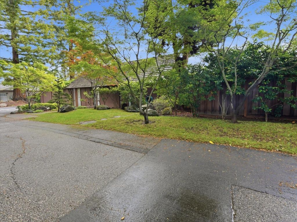 327 Hawthorne Avenue, Los Altos, CA 94022