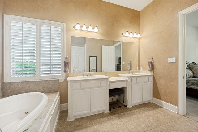 416 Mordred Lane, Lewisville, TX 75056