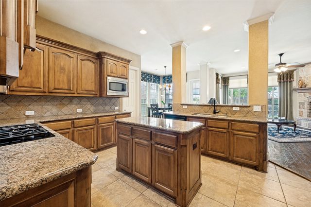 416 Mordred Lane, Lewisville, TX 75056