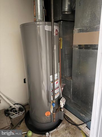 10102 ELLARD DR, Lanham, MD 20706