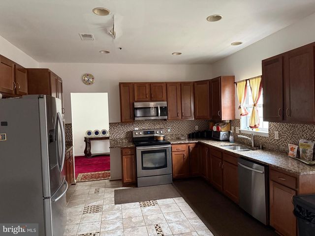 10102 ELLARD DR, Lanham, MD 20706