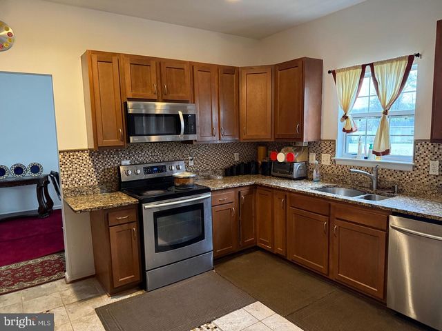 10102 ELLARD DR, Lanham, MD 20706