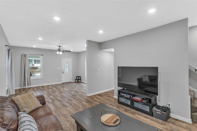 641 1st Ave, Ellwood City, PA 16117