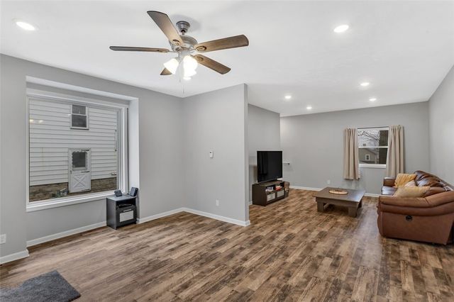 641 1st Ave, Ellwood City, PA 16117