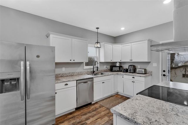 641 1st Ave, Ellwood City, PA 16117