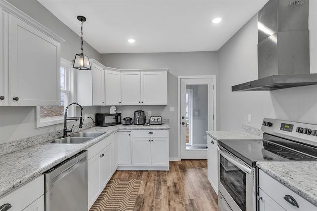 641 1st Ave, Ellwood City, PA 16117