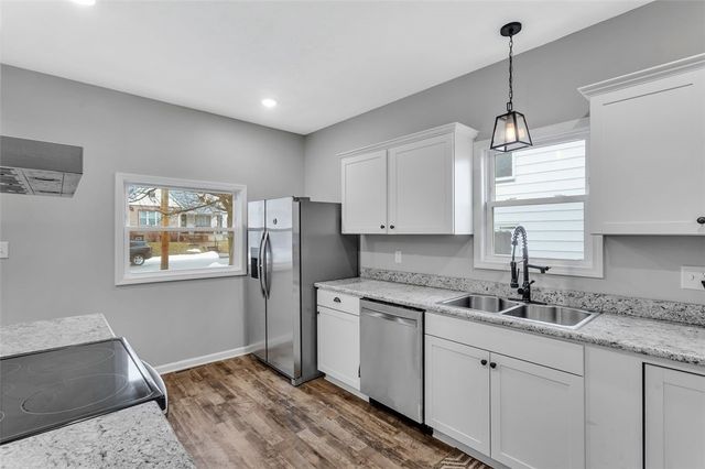 641 1st Ave, Ellwood City, PA 16117