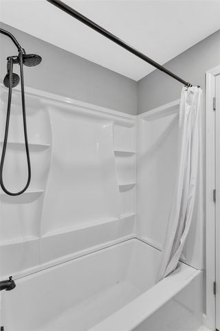 641 1st Ave, Ellwood City, PA 16117