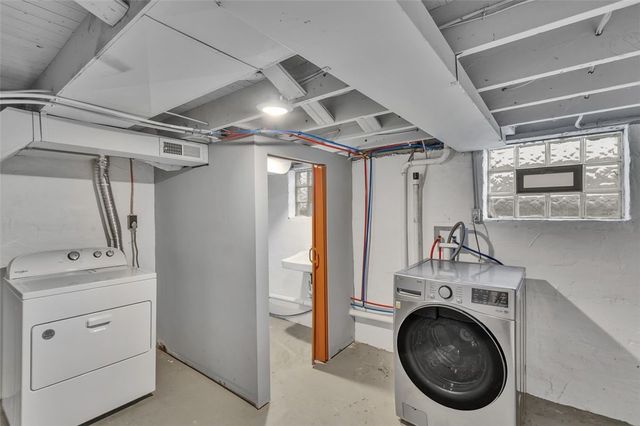 641 1st Ave, Ellwood City, PA 16117