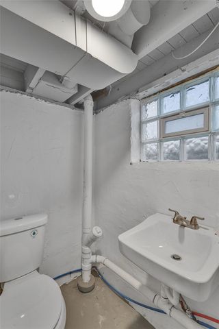 641 1st Ave, Ellwood City, PA 16117