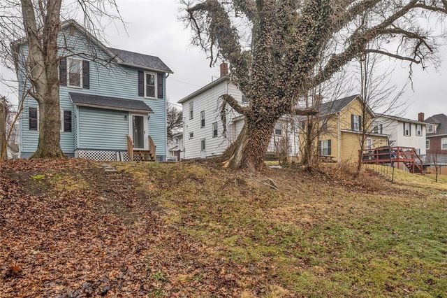 641 1st Ave, Ellwood City, PA 16117