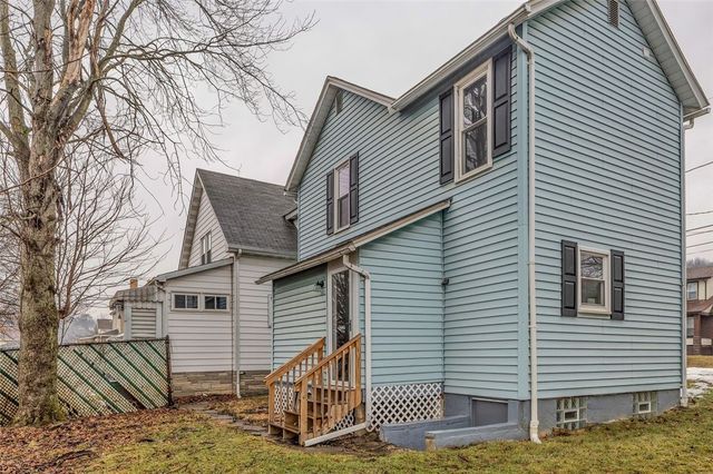 641 1st Ave, Ellwood City, PA 16117