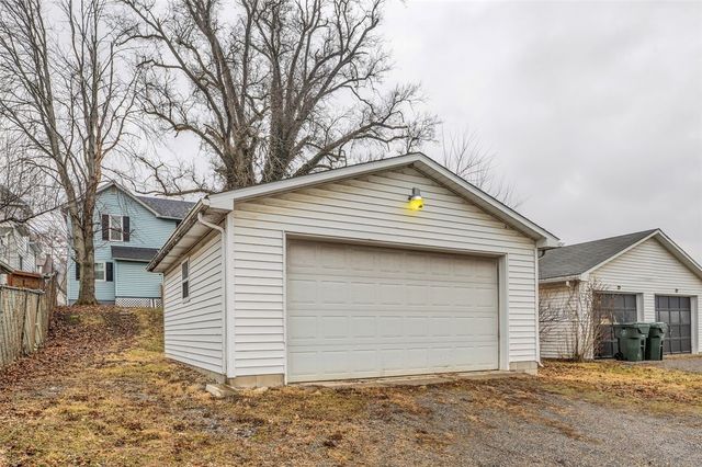 641 1st Ave, Ellwood City, PA 16117