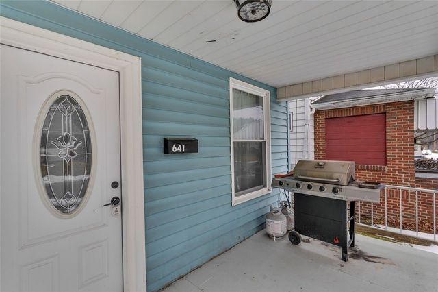 641 1st Ave, Ellwood City, PA 16117