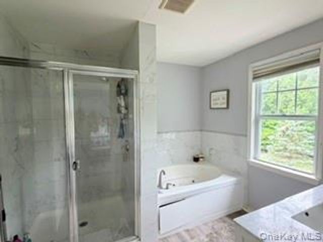 50 Cobblestone Lane, Middletown, NY 10940