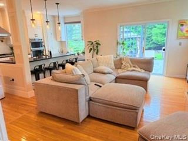 50 Cobblestone Lane, Middletown, NY 10940