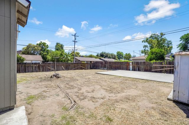 1303 N Calaveras Street, Fresno, CA 93728