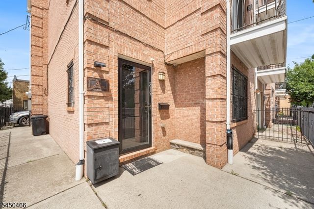 219 Broad St, Newark City, NJ 07104