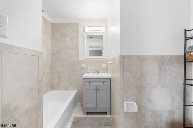 219 Broad St, Newark City, NJ 07104