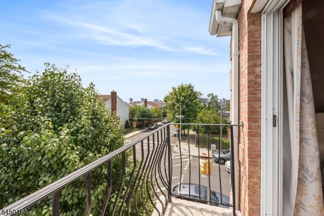 219 Broad St, Newark City, NJ 07104