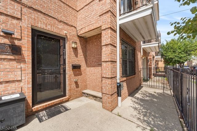 219 Broad St, Newark City, NJ 07104