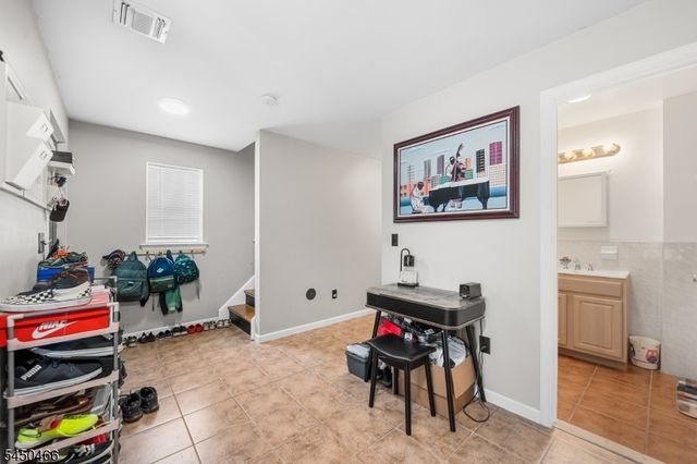 219 Broad St, Newark City, NJ 07104