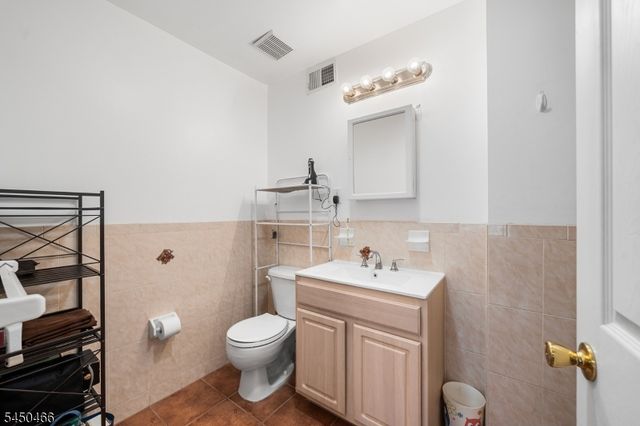 219 Broad St, Newark City, NJ 07104