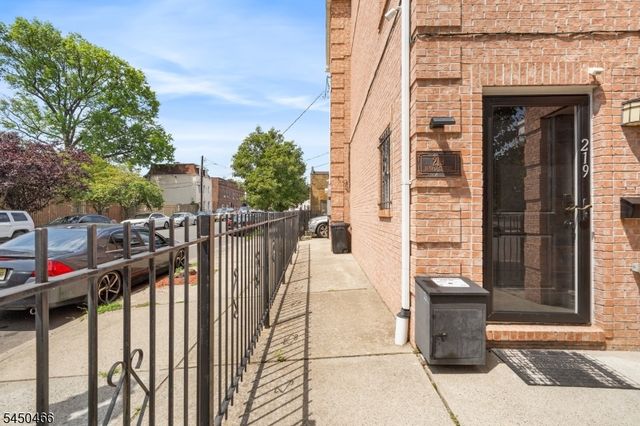 219 Broad St, Newark City, NJ 07104