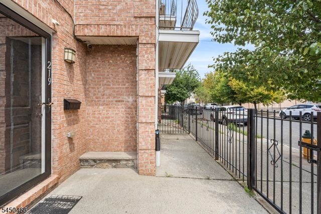 219 Broad St, Newark City, NJ 07104