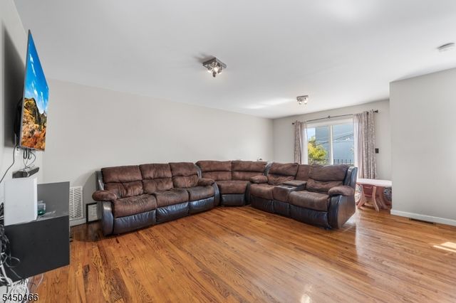 219 Broad St, Newark City, NJ 07104