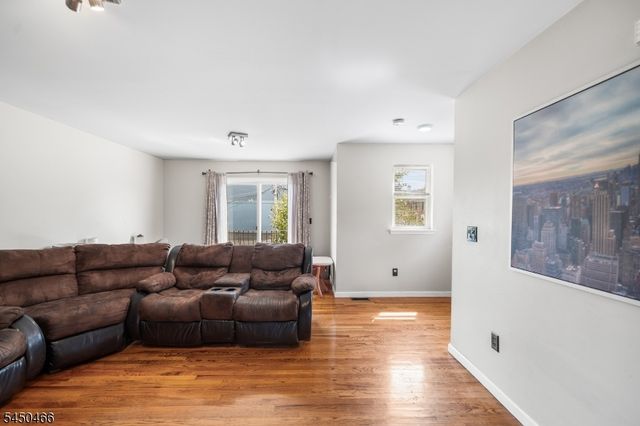 219 Broad St, Newark City, NJ 07104