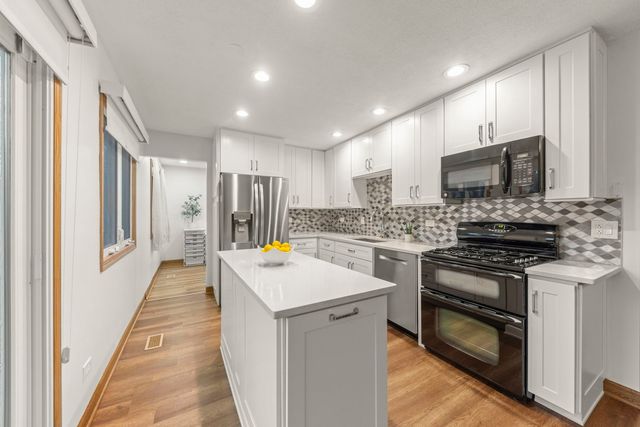 2355 Sunnydale Drive, Woodridge, IL 60517