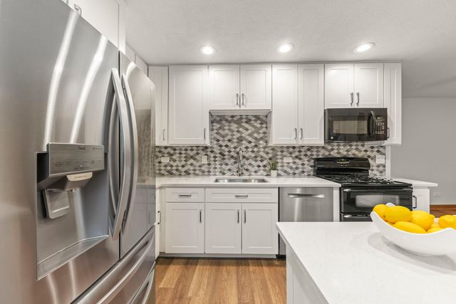 2355 Sunnydale Drive, Woodridge, IL 60517