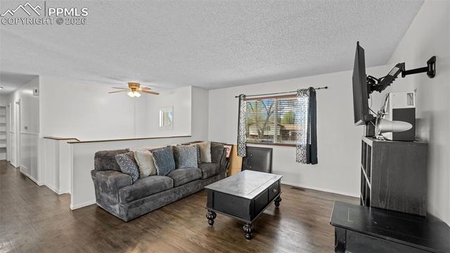 6813 Chesterfield Court, Colorado Springs, CO 80911