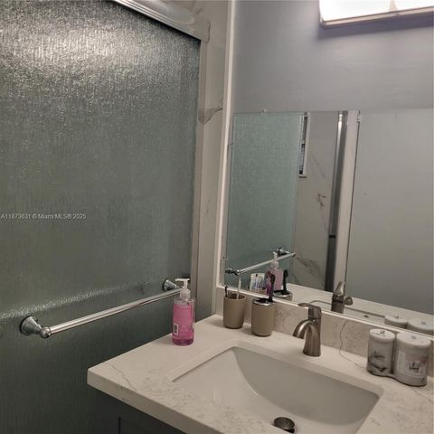 33 Meadows Dr, Boynton Beach, FL 33436