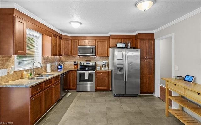 7191 Smokerise Lane, Kernersville, NC 27284