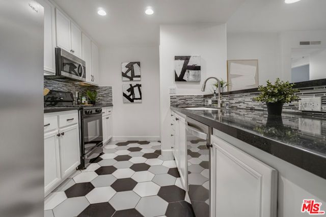 12963 Runway Road 121, Los Angeles, CA 90094