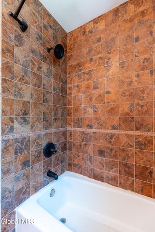 14 Edgewater Court, Colonie, NY 12189