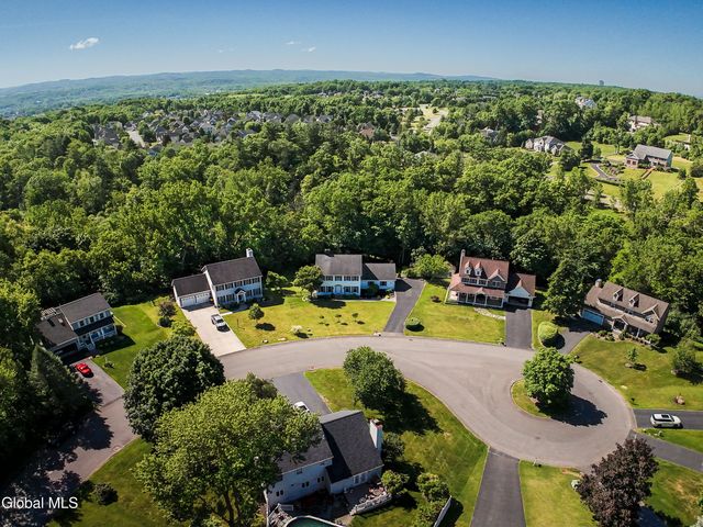 14 Edgewater Court, Colonie, NY 12189