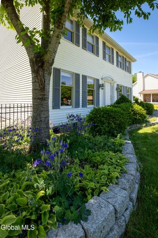 14 Edgewater Court, Colonie, NY 12189