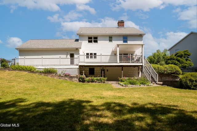 14 Edgewater Court, Colonie, NY 12189