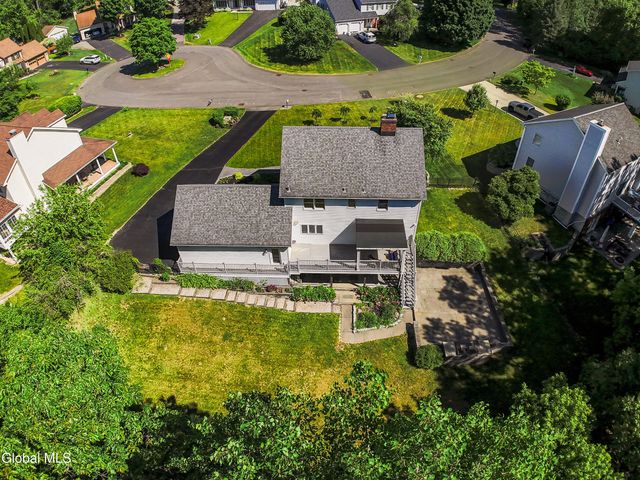 14 Edgewater Court, Colonie, NY 12189